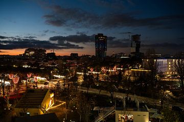 Tirana bij nacht van Werner Lerooy