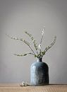 Vase mit Blüte von Karin Bazuin Miniaturansicht