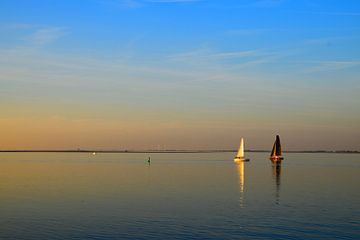 Bootjes op zee van Lizette de Jonge