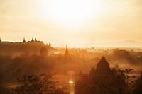 Sublieme zonsondergang bij de tempels van Mrauk U, Myanmar