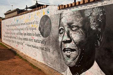 Nelson Mandela in Soweto van Peter Schickert