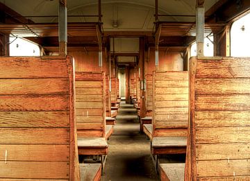 Abandoned Old Train van Nathalie Snoeijen-van Eck