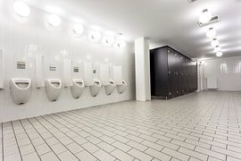 Urinale auf der Herrentoilette von Marcel Derweduwen