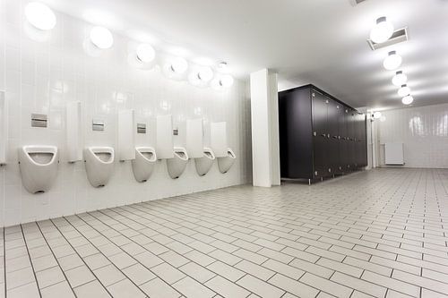 Urinoirs bij de mannen toilet