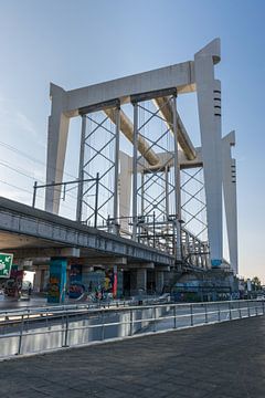 Eisenbahnbrücke Die Zwijndrechtbrücke über die Alte Maas in Dordrecht von Patrick Verhoef