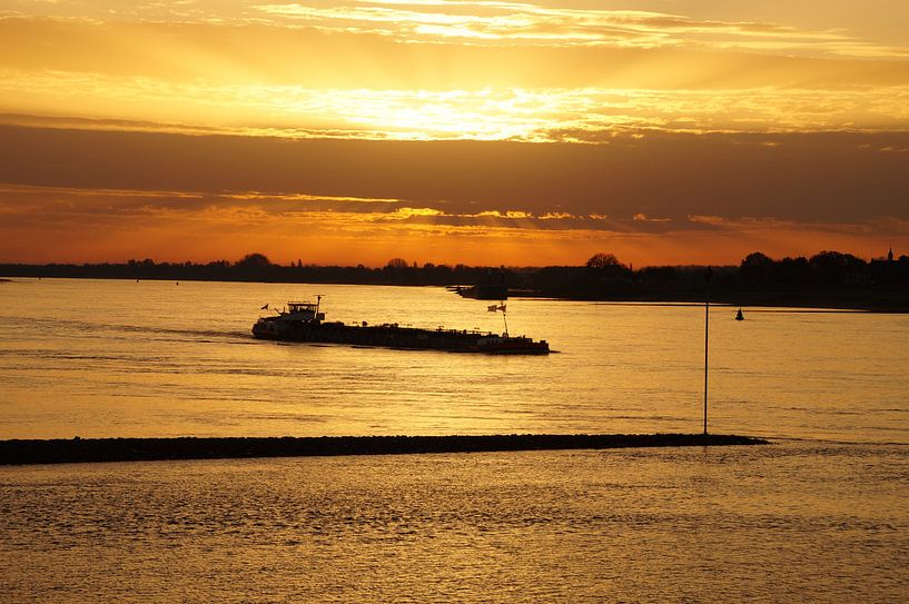 Waal at sunrise by Piet van Rijswijk