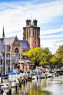 Nouveau port de Dordrecht avec l'église Onze Lieve Vrouw Pays-Bas