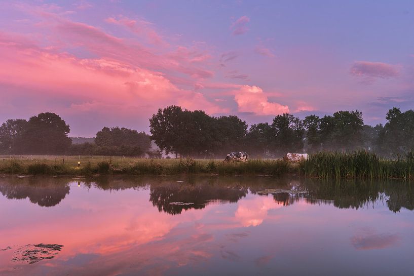 kleurrijke zonsondergang van Ton Valk