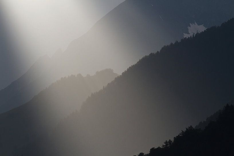 Oostenrijk , Austria met lichtval door de bergen van Erwin Stevens
