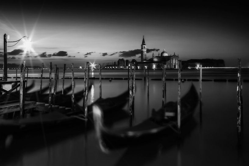 VENETIË San Giorgio Maggiore bij zonsopgang | zwart-wit par Melanie Viola