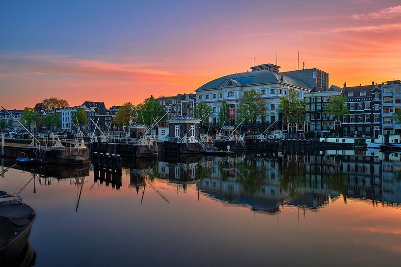 Blick auf die Amstel &amp; Carré Theater in Amsterdam, 2019 von Amsterdam.Photos
