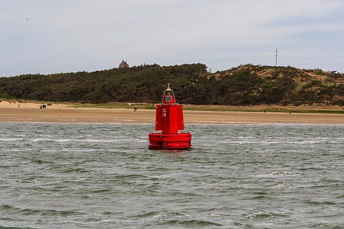 Rode boei voor de kust van West-Terschelling