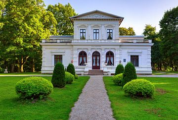 Villa Genowefa. Zentraler Park der Stadt Sveksna von Yevgen Belich