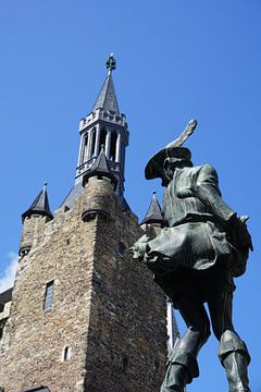 Standbeeld van de kippendief op de Hühnermarkt in Aken van Folkert Jan Wijnstra