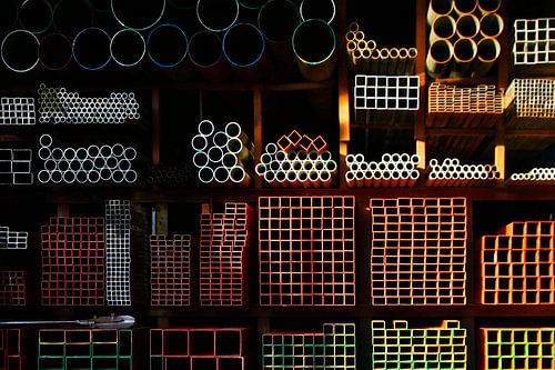 Tube en acier sur Ryu Shin Woo