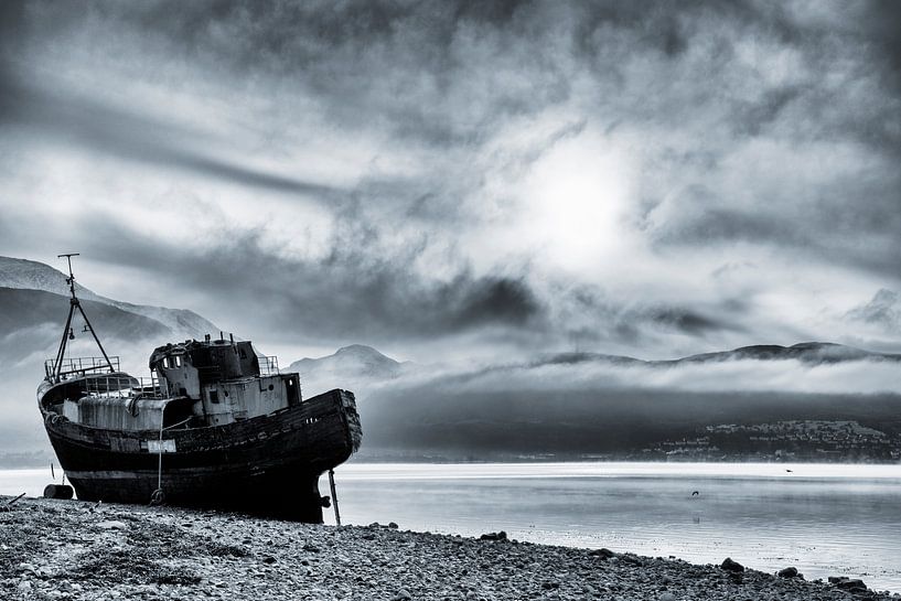 Het schip ligt er nog, de bemanning is al lang verdwenen van Hans de Waay