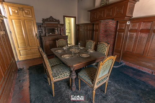 Kleine eetkamer.