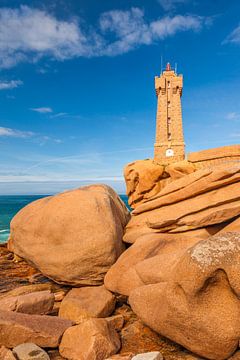 Phare de Ploumanac`h lighthouse, Côte de Granit Rose, Brittany