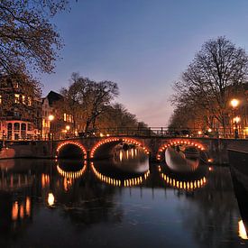 Amsterdam canals by night by John Leeninga