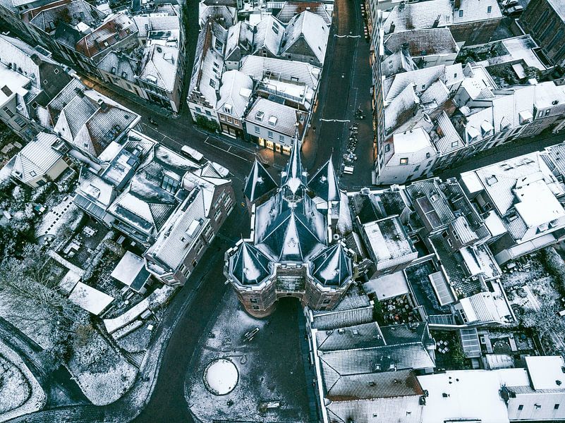 Zwolle Sassenpoort oude stadspoort tijdens een koude winterochtend van Sjoerd van der Wal Fotografie