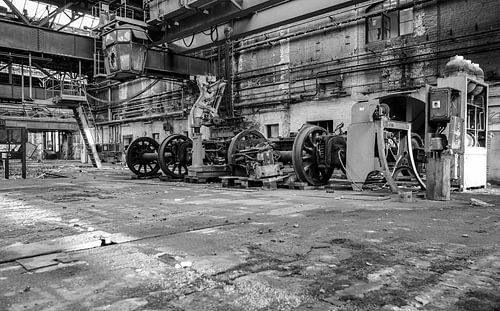 oude stoomlocomotief fabrieksgebouw van de voormalige DDR Oost-Duitsland Oostblok nostalgie