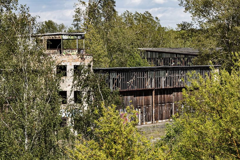 Lost Place Alter Flugplatz Rangsdorf - Flugkontrolltower auf der alten Einfliegerhalle von Frank Herrmann