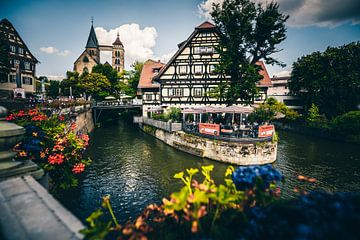 Esslingen aan de Neckar met bloemen van Fotos by Jan Wehnert