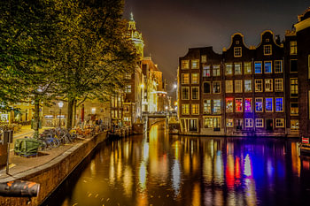 AMSTERDAM bei Nacht