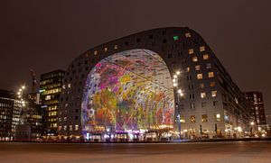 Rotterdamer Markthalle bei Nacht von Arthur Scheltes