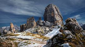 cinque torri met sneeuw van Alex Neumayer