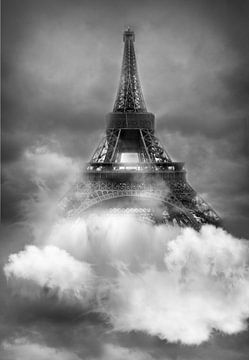 Eiffeltoren in wolken