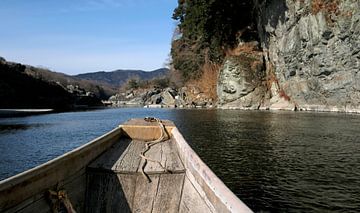 In een kotatsu-boot op de Arakawa in Nagatoro, Japan van Lensw0rld