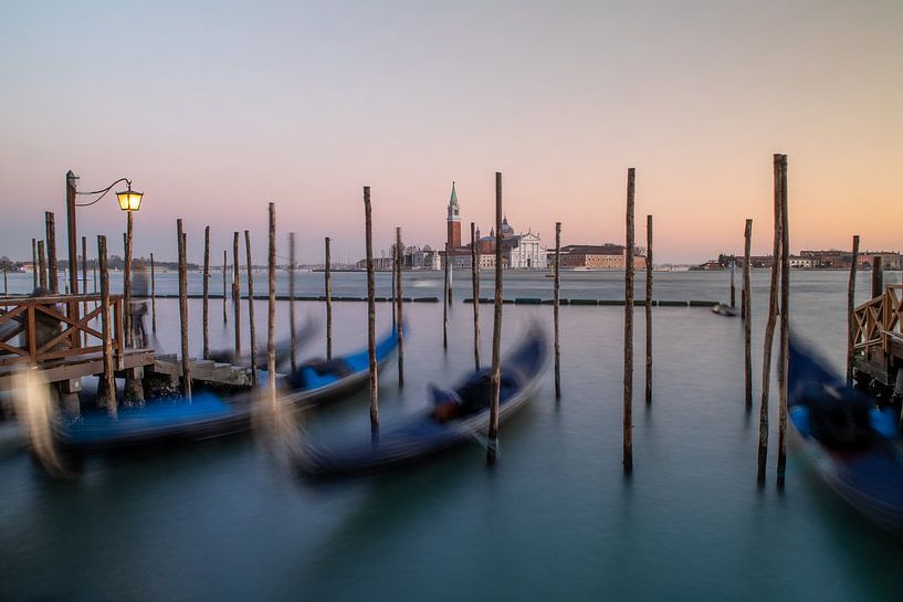 Venedig - Riva degli Schiavoni bei Sonnenaufgang von t.ART
