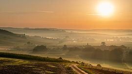 Erwachende Hügellandschaft von Peter Groeneboom