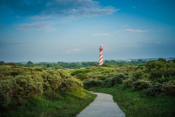Le phare de Zeeland au coucher du soleil sur la plage