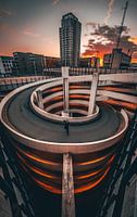 Parkeergarage bij zonsondergang in Eindhoven