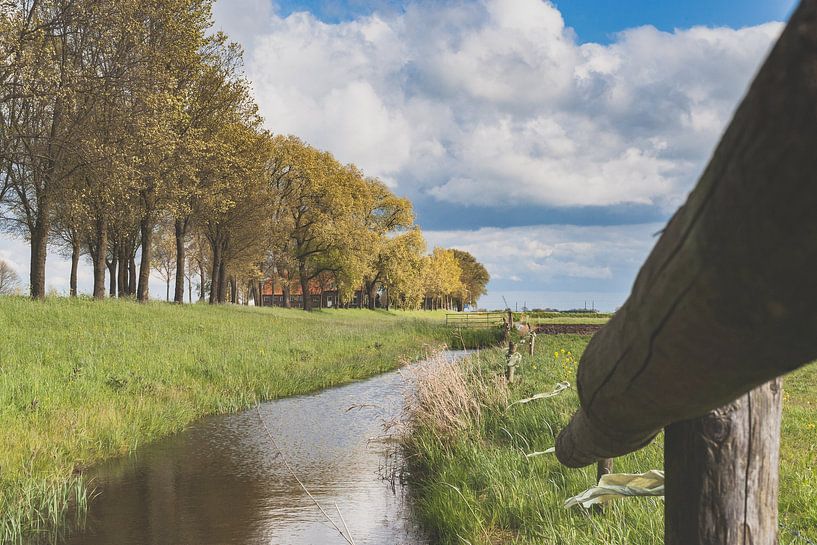 View along the Dutch dike by Fotografiecor .nl