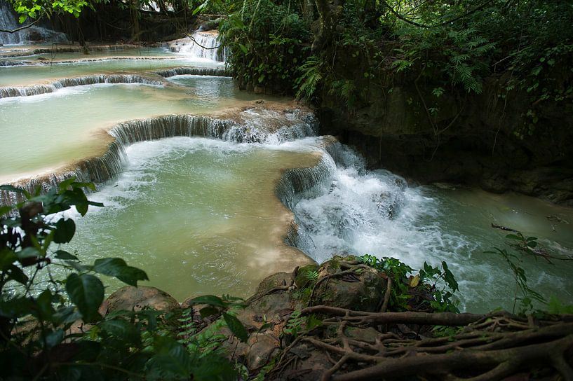 Kouang Si Waterfall by Roland de Zeeuw fotografie