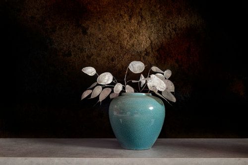 Judaspenning in een blauw vaasje