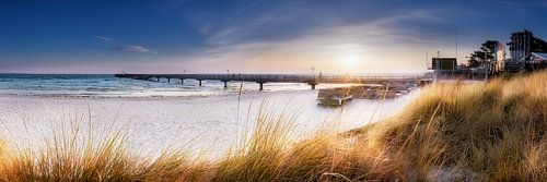 Panorama zonsopgang op het strand van Scharbeutz.