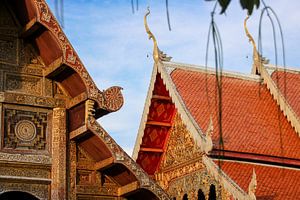 Temples thaïlandais, toits dorés