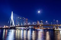 Rotterdam skyline bij nacht met de Erasmusbrug van Sander Hupkes thumbnail