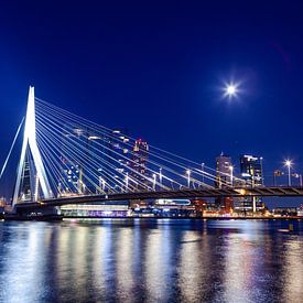 Rotterdam skyline by night and the Erasmus Bridge by Sander Hupkes