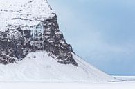 Berg met enorme ijspegels in IJsland van Paul Weekers Fotografie thumbnail