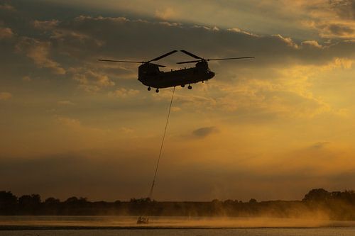 Chinook fights fire in Maria Peel