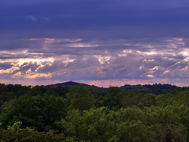 Montagnes nuageuses par Edgar Schermaul