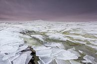 Kruiend ijs op het IJsselmeer van Jurjen Veerman thumbnail