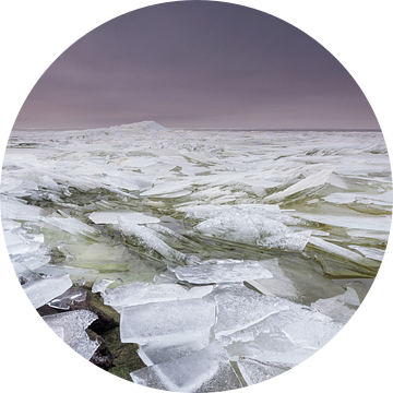Kruiend ijs op het IJsselmeer van Jurjen Veerman