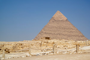 Pyramiden von Gizeh im Sommer