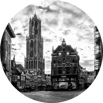 De Dom en de Vismarkt in Utrecht gezien vanaf de Stadhuisbrug in zwart-wit van André Blom Fotografie Utrecht